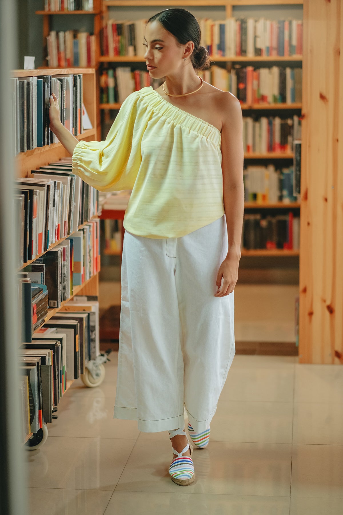 ROMANTIC TOP IN BUTTERLMILK